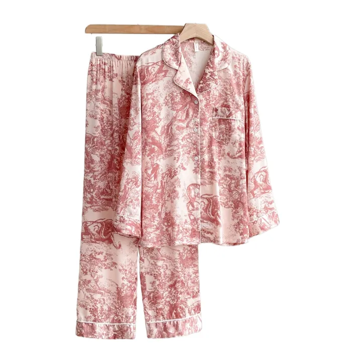 ملابس نوم حريرية للسيداتWomen's Silk Sleepwear Elegant