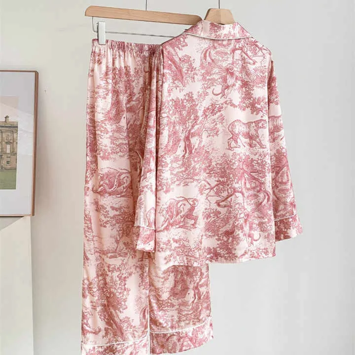 ملابس نوم حريرية للسيداتWomen's Silk Sleepwear Elegant