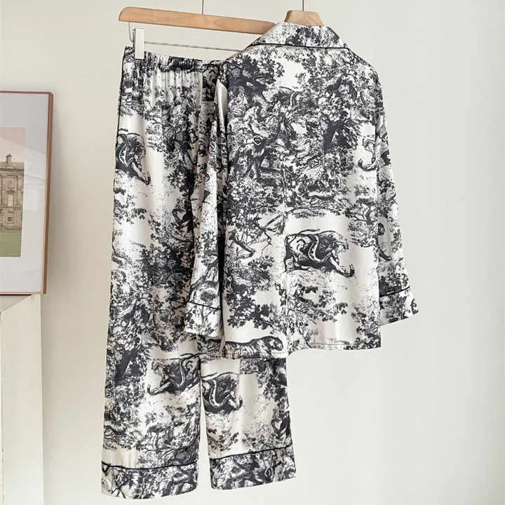 ملابس نوم حريرية للسيداتWomen's Silk Sleepwear Elegant