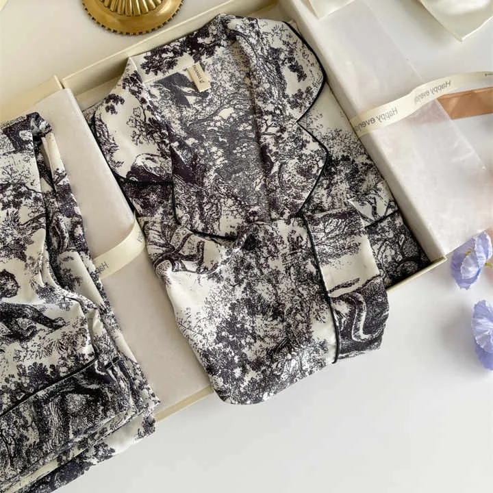 ملابس نوم حريرية للسيداتWomen's Silk Sleepwear Elegant