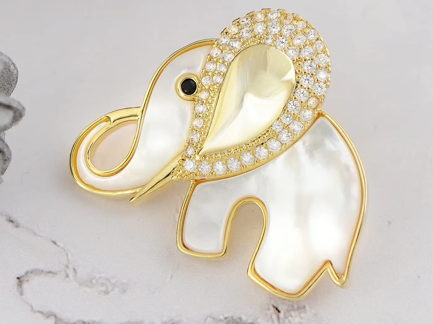 Alilang Golden Tone Brown Rhinestones Animal Elephant Trunk Brooch Pin