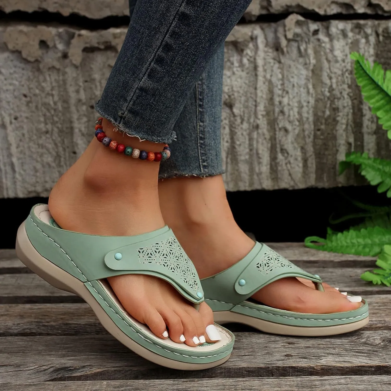 Avylays Breathable Mesh Sports Sandals With Non-Slip Sole Comfort Walking Sandals Slip On Flip Flops Beach Sandals