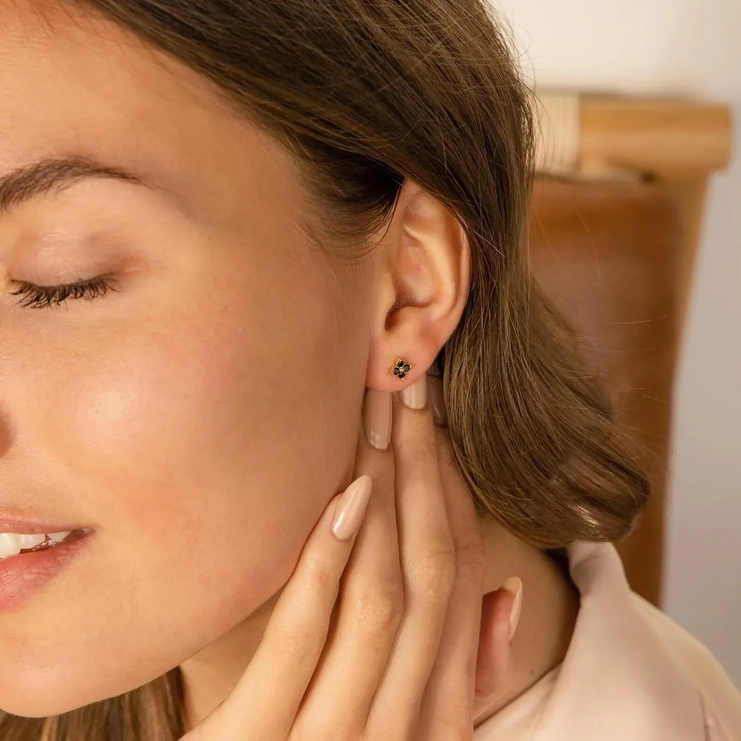 CAITLYNMINIMALIST Dainty Black Onyx Midnight 18K Gold Sterling Silver Contrast Flower Drop Stud Earrings for Women Gift for Her
