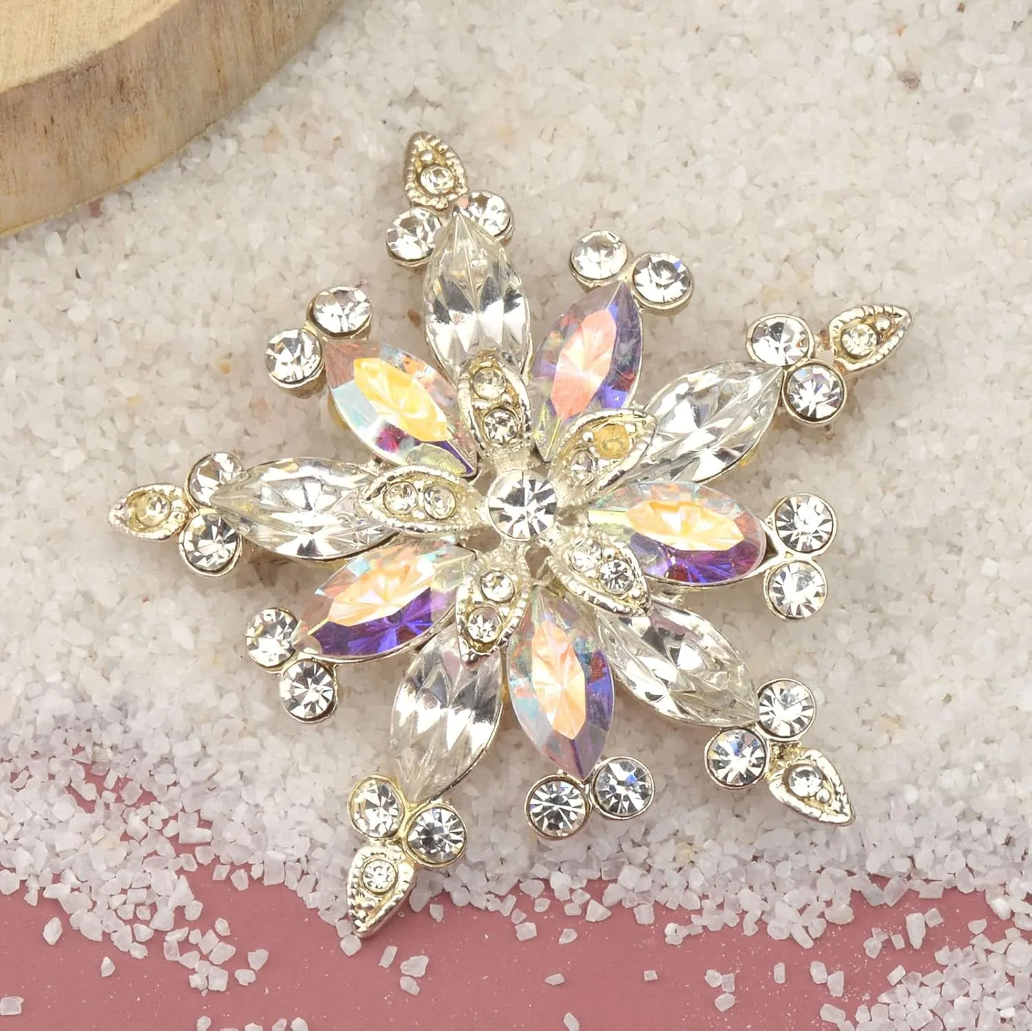 Christmas Snowflake Brooch Pin for Women Girls Rhinestone Crystal Snowflake Brooch Pins Glitter Fashion Christmas Brooches and Pins Christmas Jewelry Winter Holiday Gifts