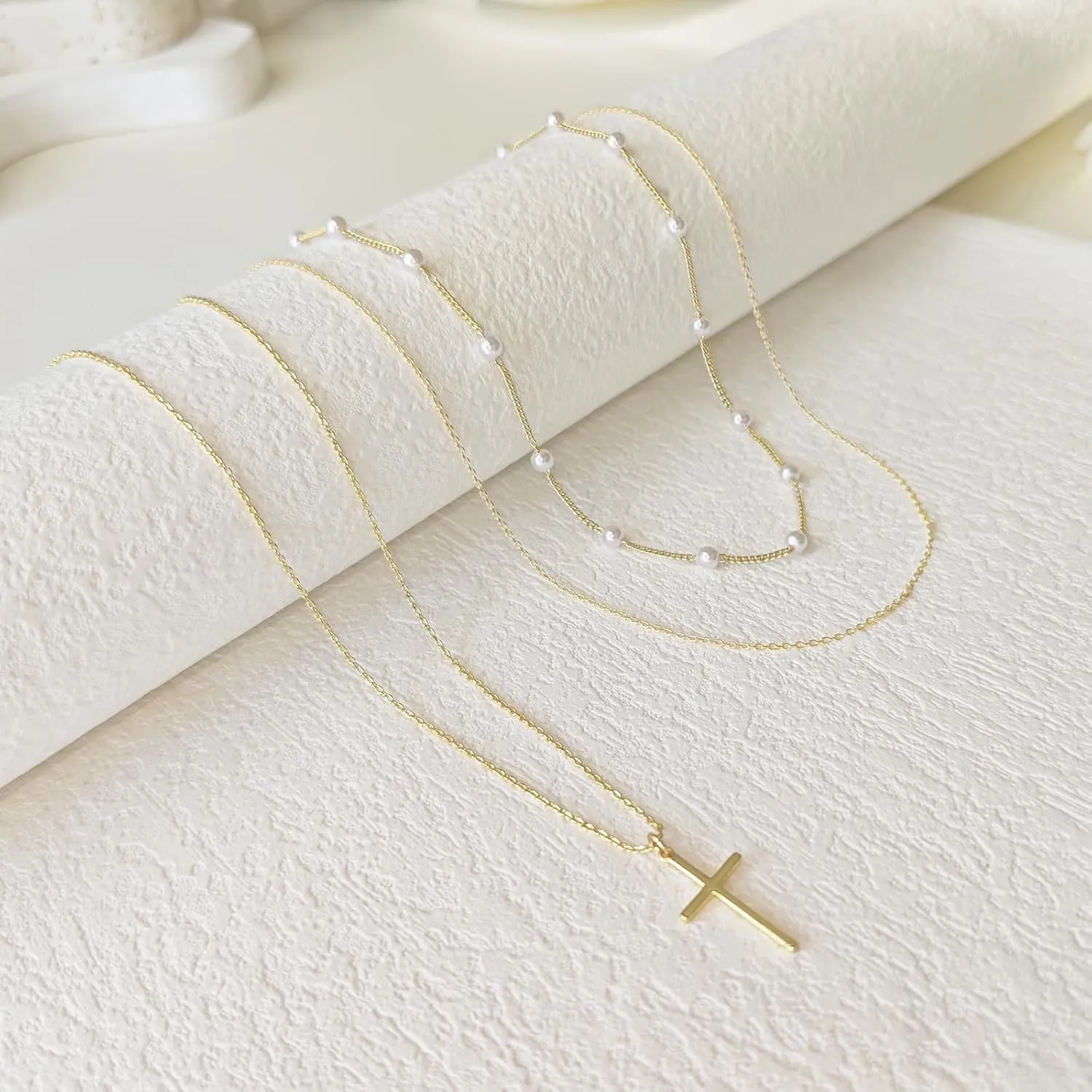 Cross Necklace for Women Gold/Silver Plated Layered Dainty Cross Chain Trendy Choker Satellite Charm Small Crucifix Pendant Gold/Silver Necklace Stackable Hypoallergenic Delicate Gift for Women