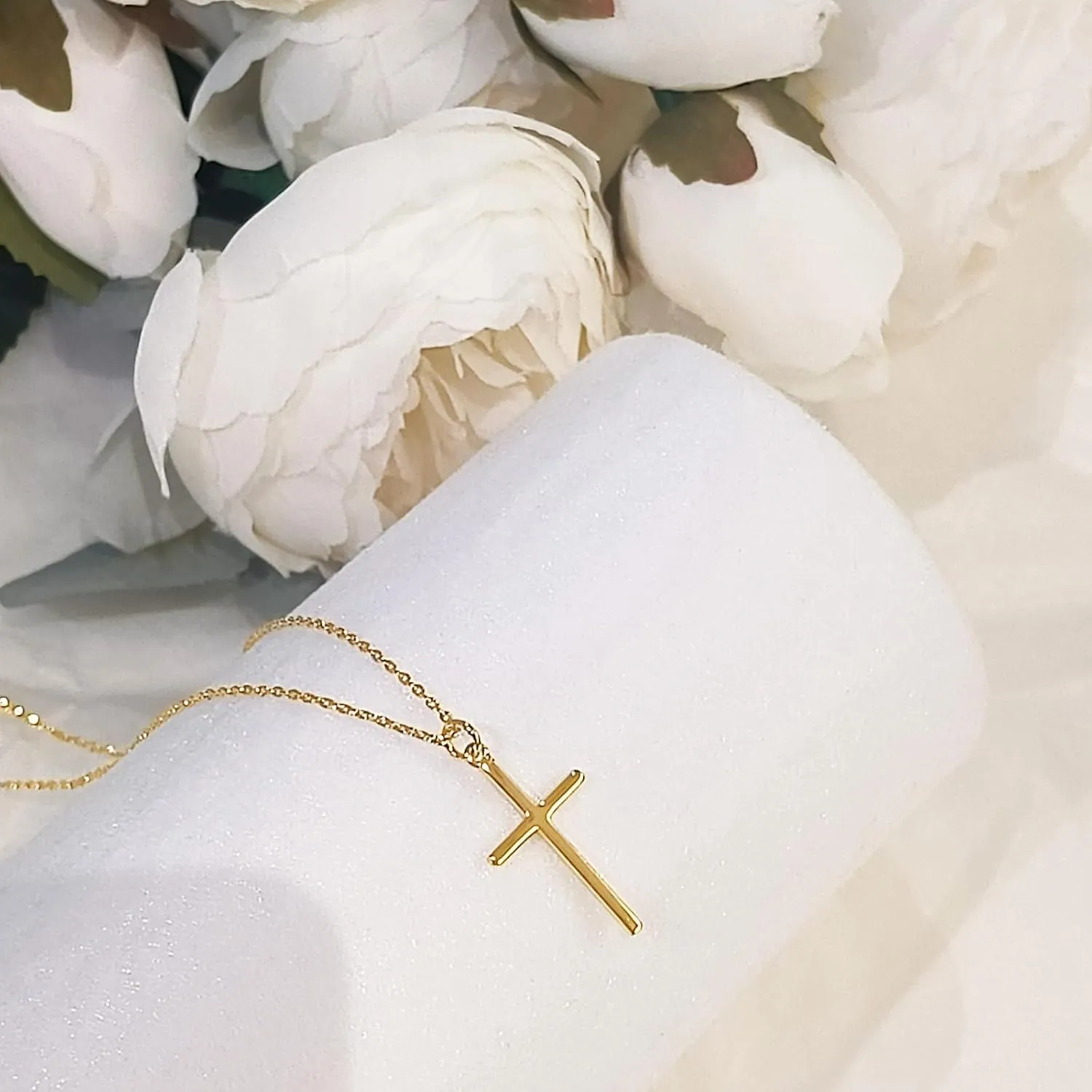 Cross Necklace for Women Gold/Silver Plated Layered Dainty Cross Chain Trendy Choker Satellite Charm Small Crucifix Pendant Gold/Silver Necklace Stackable Hypoallergenic Delicate Gift for Women