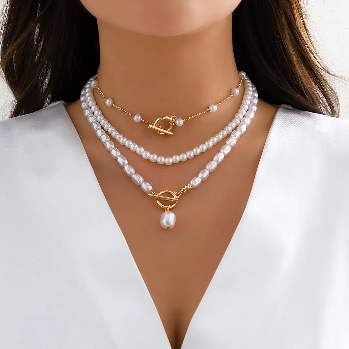 Dainty Layered Pearl Necklaces for Women Gold/Silver Paperclip Chain Pearl Choker Necklaces for Women Vintage Toggle Necklace Chunky Baroque Pearl Necklace