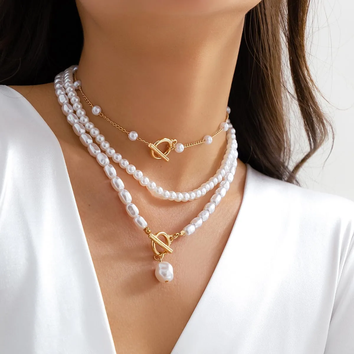 Dainty Layered Pearl Necklaces for Women Gold/Silver Paperclip Chain Pearl Choker Necklaces for Women Vintage Toggle Necklace Chunky Baroque Pearl Necklace