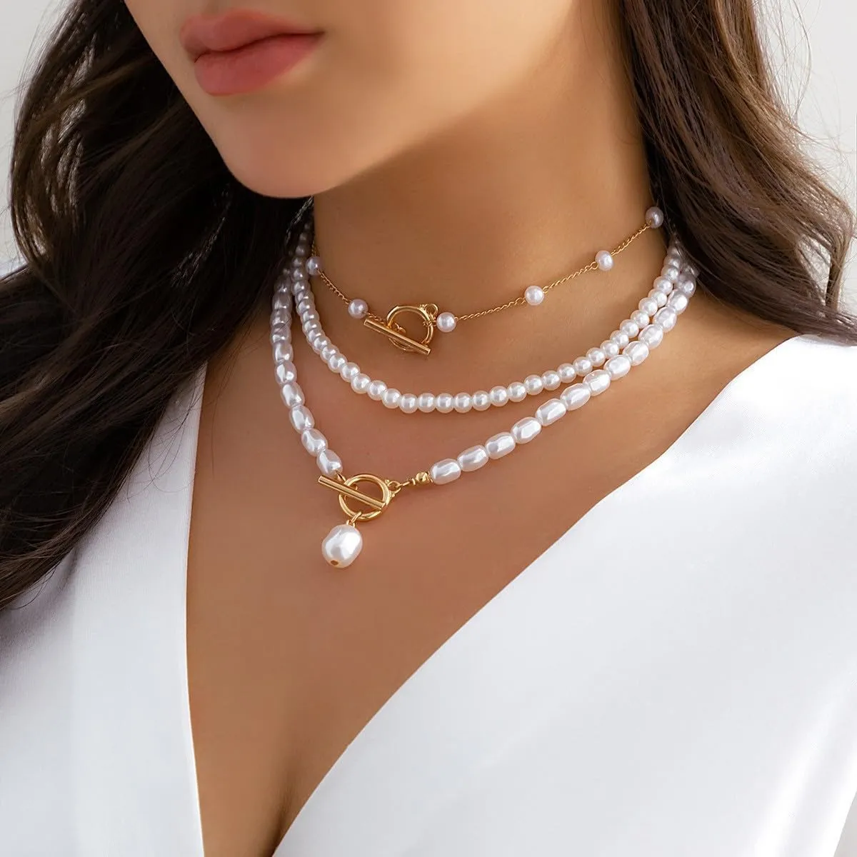 Dainty Layered Pearl Necklaces for Women Gold/Silver Paperclip Chain Pearl Choker Necklaces for Women Vintage Toggle Necklace Chunky Baroque Pearl Necklace