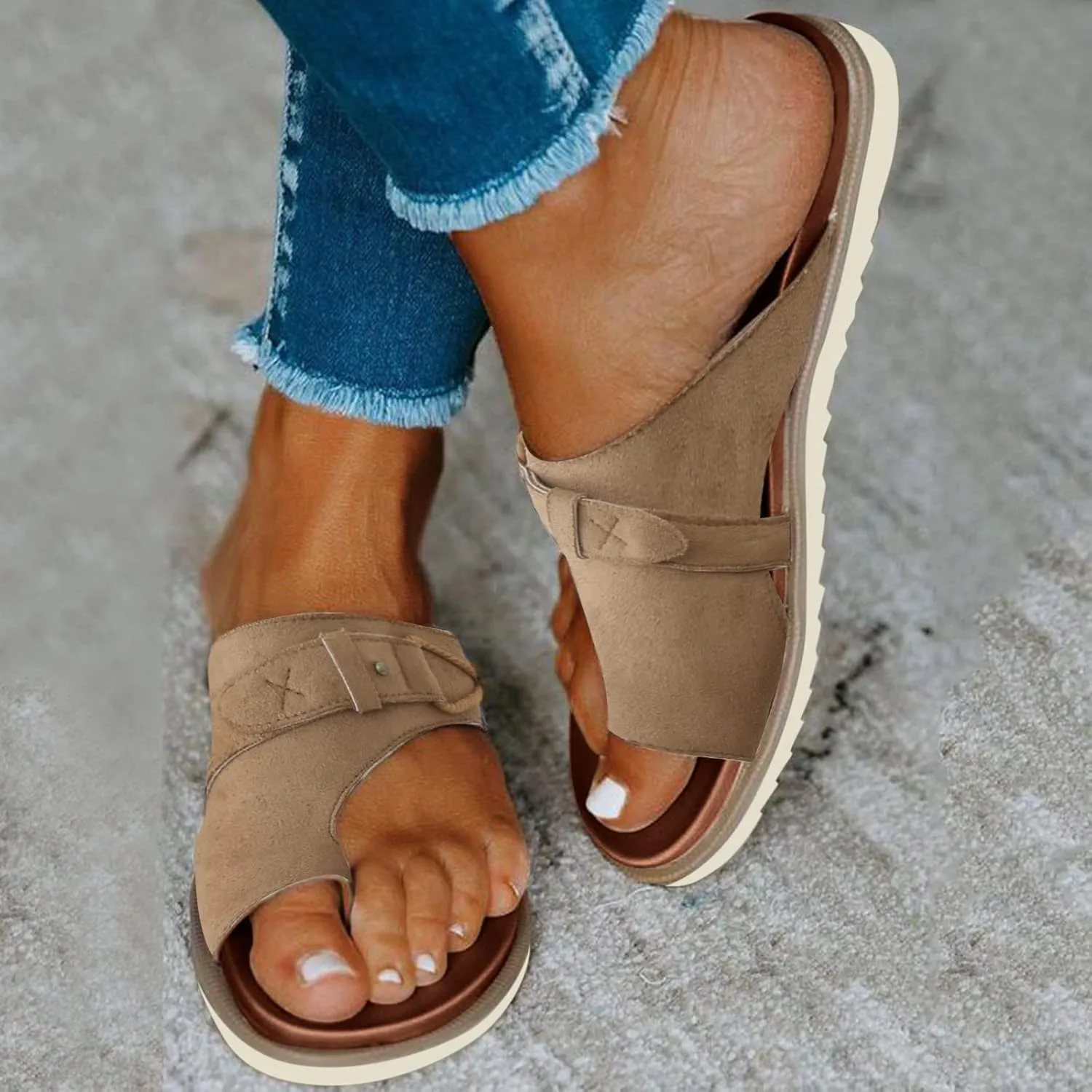 Eduavar Sandals for Women Casual Summer Orthopedic Correction Leather Ring Toe Sandals Solid/Leopard Print Flat Flip Flops
