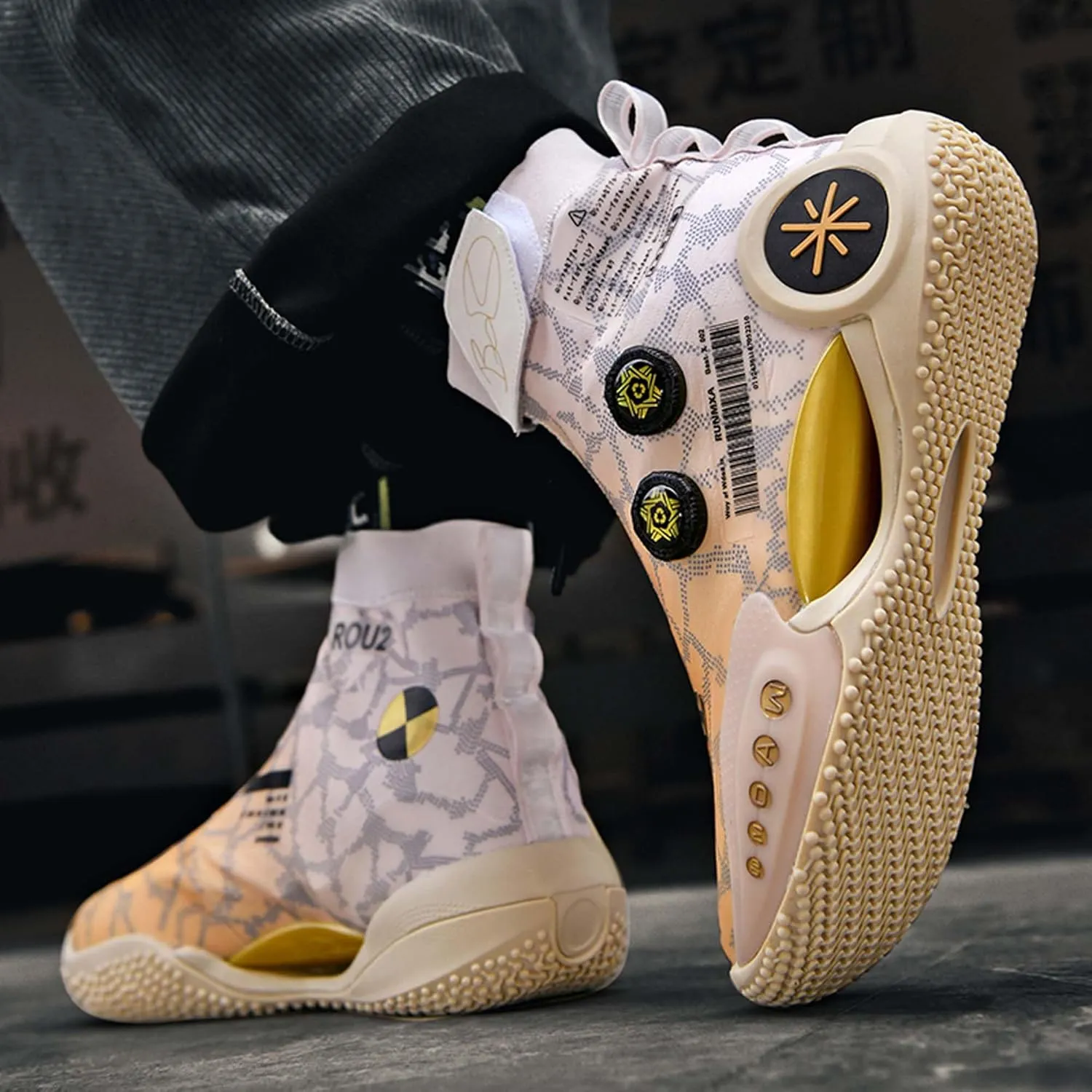 Mens and Womens High Top Buckle Closed Basketball Sneakers Comfortable Breathable Casual Walking Shoes High Elasticity Running Shoes Tennis Shoes Tennis Competition Shoes Non Slip High Jump Sneakers