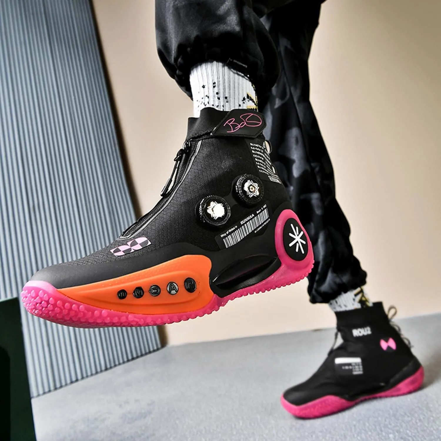 Mens and Womens High Top Buckle Closed Basketball Sneakers Comfortable Breathable Casual Walking Shoes High Elasticity Running Shoes Tennis Shoes Tennis Competition Shoes Non Slip High Jump Sneakers