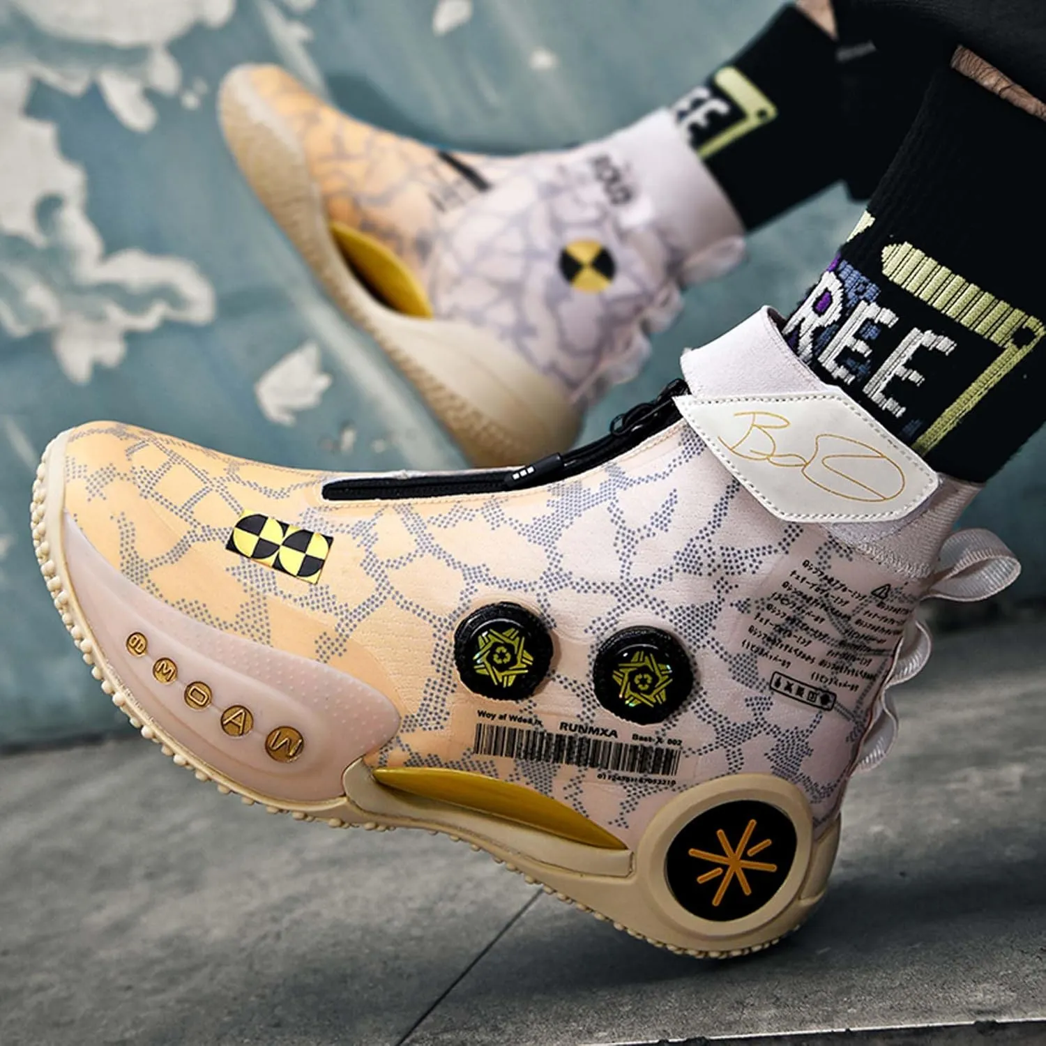 Mens and Womens High Top Buckle Closed Basketball Sneakers Comfortable Breathable Casual Walking Shoes High Elasticity Running Shoes Tennis Shoes Tennis Competition Shoes Non Slip High Jump Sneakers