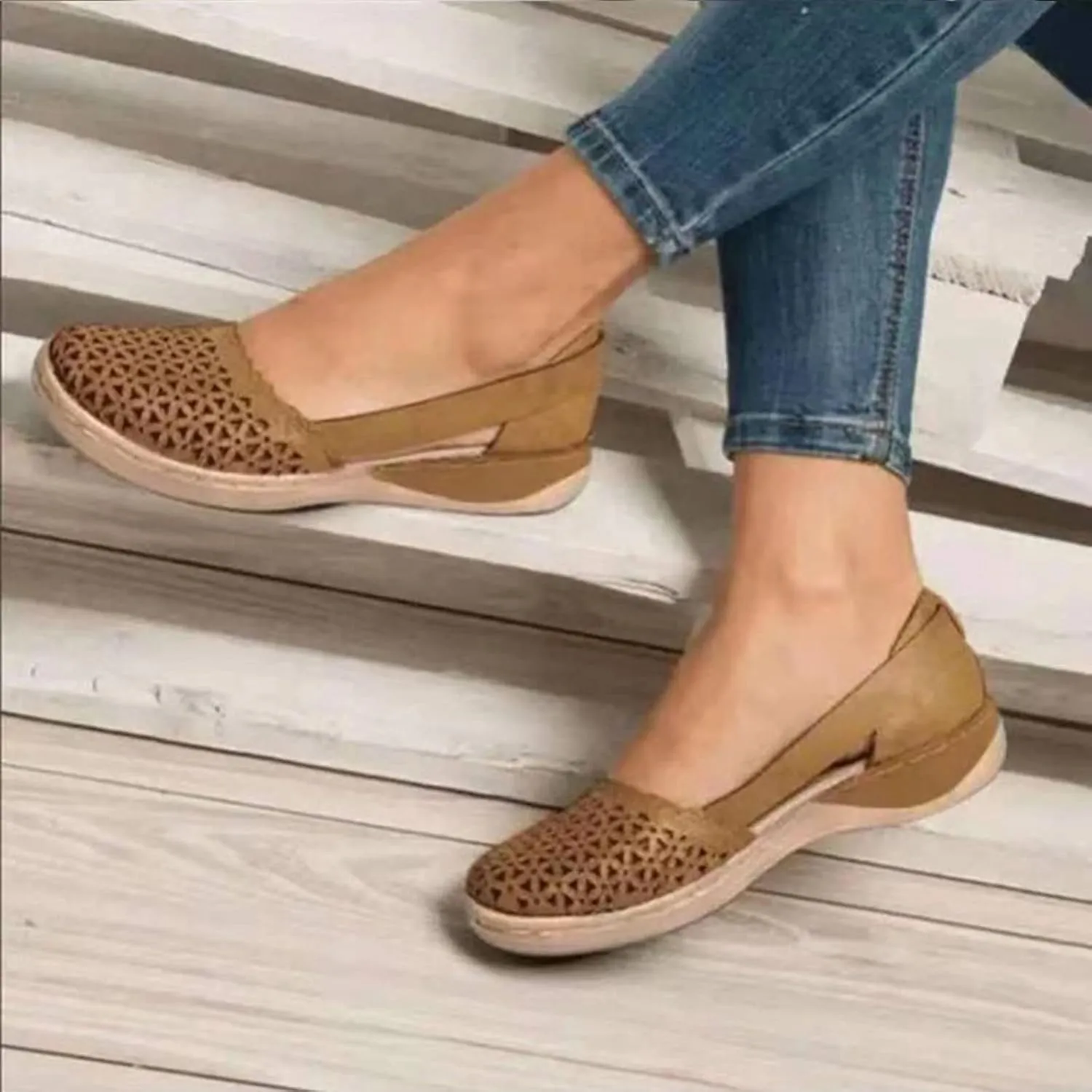 Summer Sandals for Women 2025, Women Dressy Comfortable Flat Sandals Closed Toe Fisherman Sandals with Arch Support