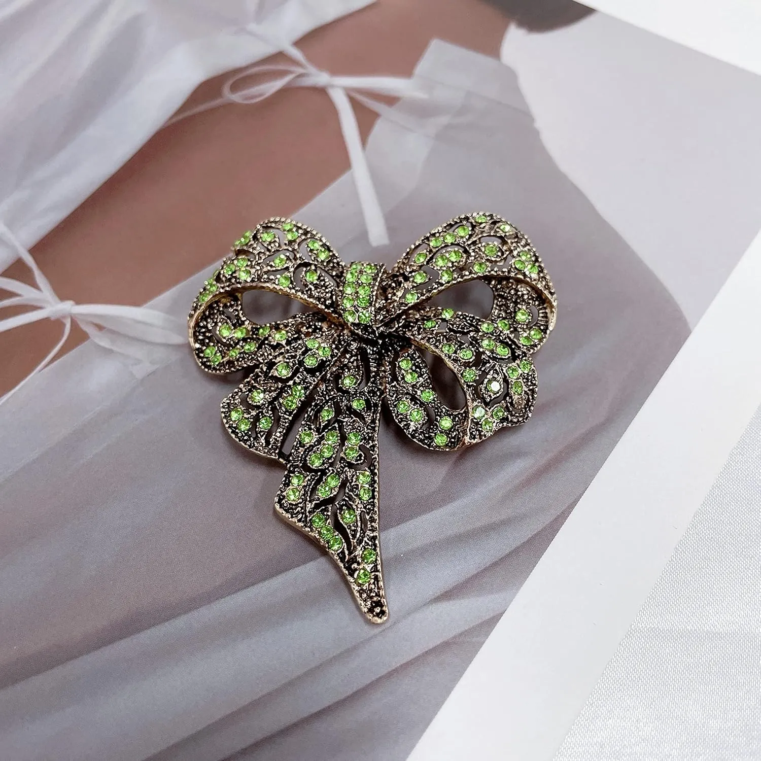Vintage Big Bow Knot Rhinestones Sparkly Brooches Lapel Pin Ribbon Brooch Classic for Women Girls Dainty Dresses Suit Shirt Clothes Accessories