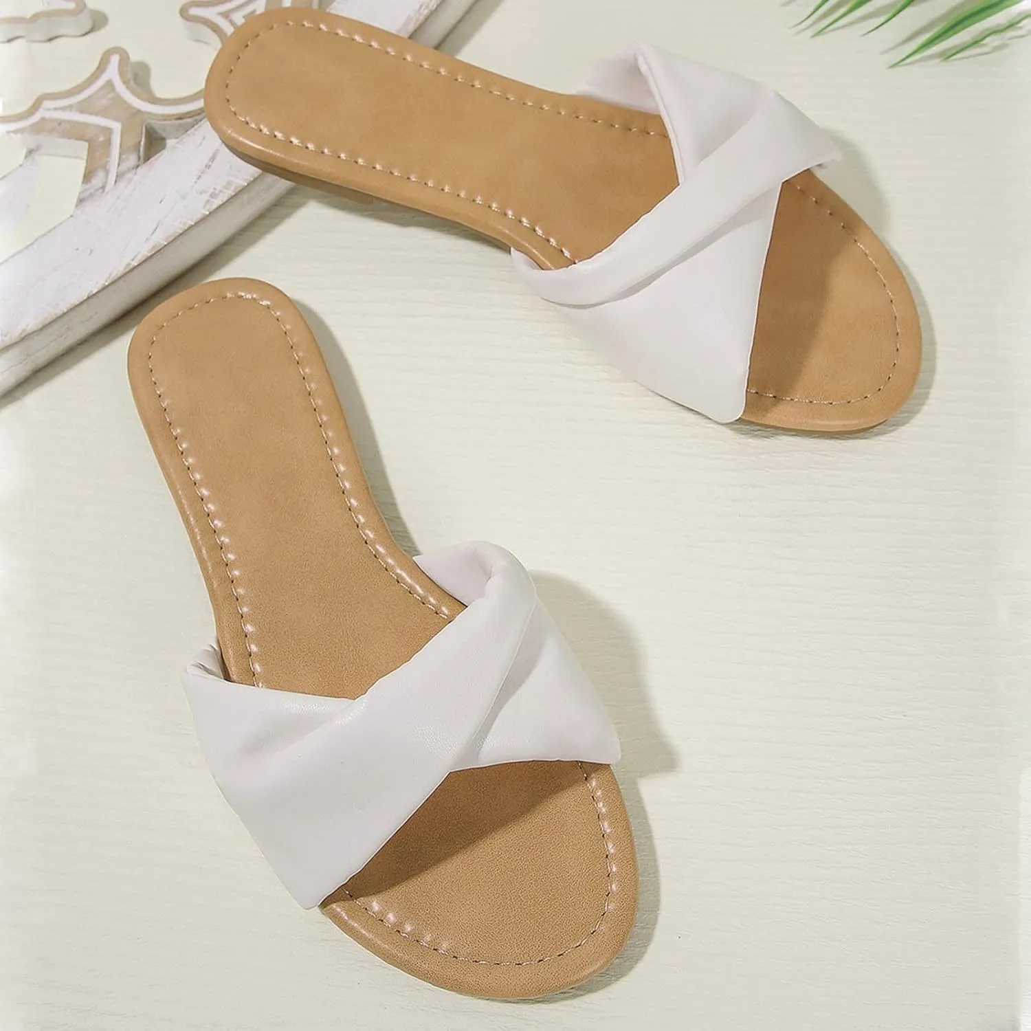 Women Flat Sandals Dressy Summer Comfortable Beach Slides Fashion Leather Casual Dress Sandals for Women 2025 Platform